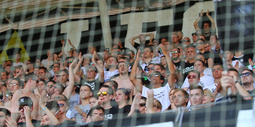 Sturm Graz - RB Salzburg
Oesterreichische Fussball Bundesliga, 7. Runde, SK Sturm Graz - FC RB Salzburg, Stadion Liebenau Graz, 30.08.2015. 

Foto zeigt Fans von Sturm
