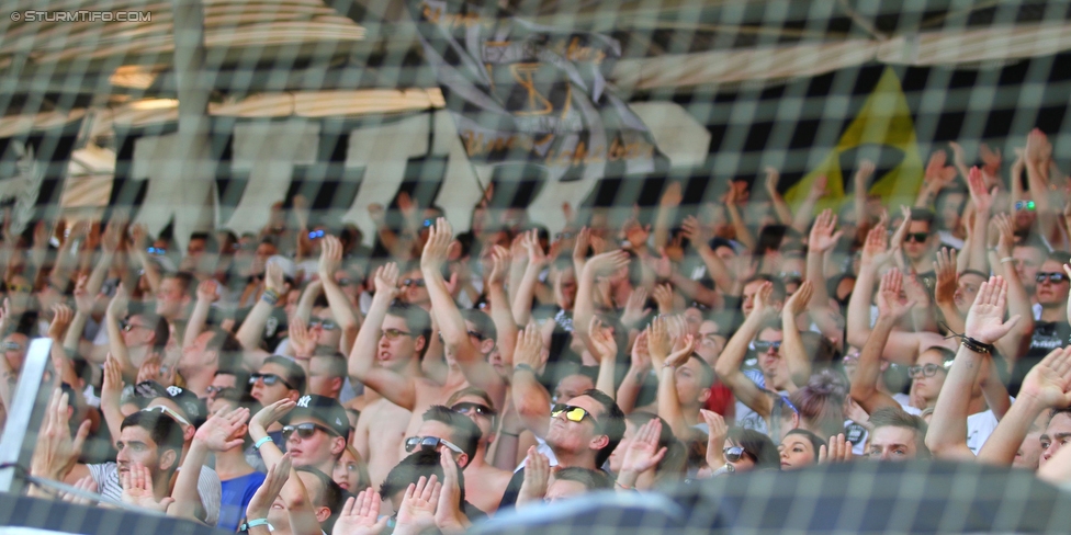 Sturm Graz - RB Salzburg
Oesterreichische Fussball Bundesliga, 7. Runde, SK Sturm Graz - FC RB Salzburg, Stadion Liebenau Graz, 30.08.2015. 

Foto zeigt Fans von Sturm
