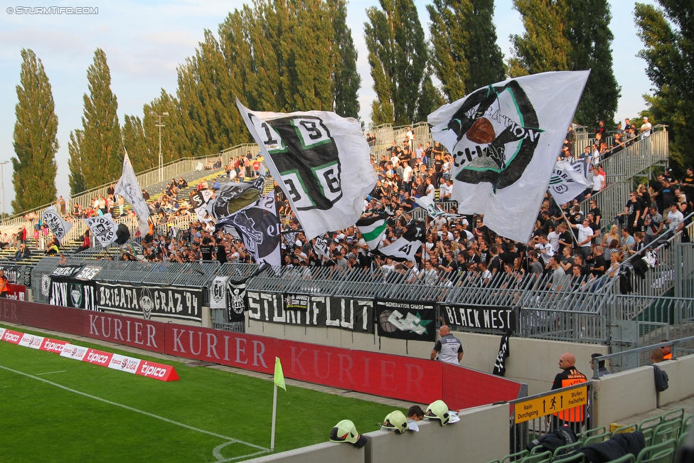 Mattersburg - Sturm Graz
Oesterreichische Fussball Bundesliga, 8. Runde, SV Mattersburg - SK Sturm Graz, Pappelstadion Mattersburg, 13.09.2015. 

Foto zeigt Fans von Sturm
