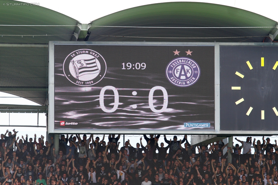 Sturm Graz - Austria Wien
Oesterreichische Fussball Bundesliga, 9. Runde, SK Sturm Graz - FK Austria Wien, Stadion Liebenau Graz, 19.09.2015. 

Foto zeigt die Anzeigetafel und Fans von Sturm
