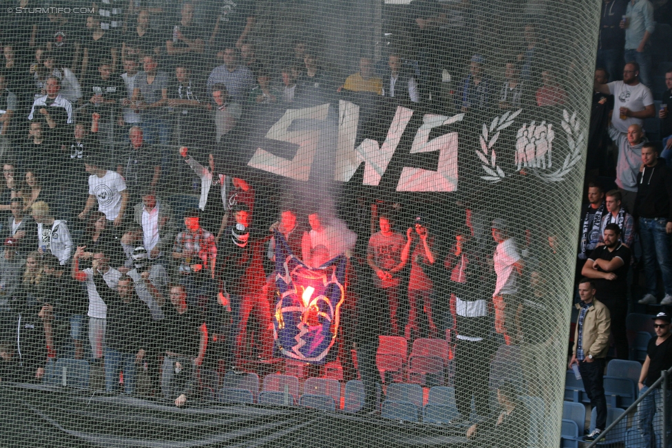 Sturm Graz - Austria Wien
Oesterreichische Fussball Bundesliga, 9. Runde, SK Sturm Graz - FK Austria Wien, Stadion Liebenau Graz, 19.09.2015. 

Foto zeigt Fans von Sturm
Schlüsselwörter: pyrotechnik