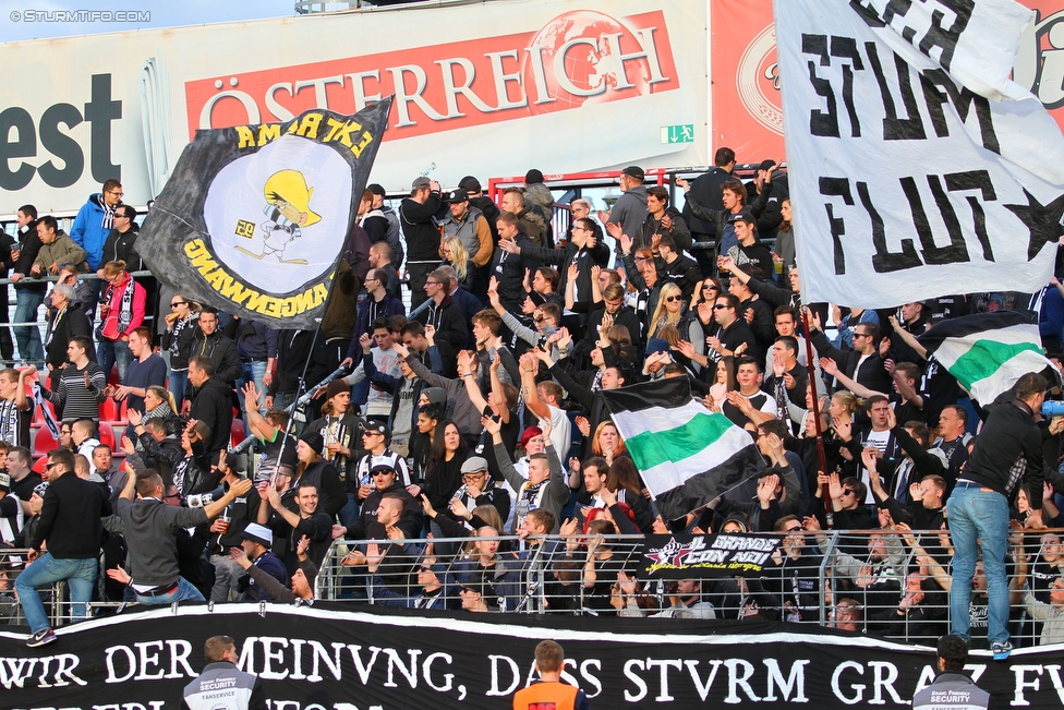 Admira Wacker - Sturm Graz
Oesterreichische Fussball Bundesliga, 10. Runde, FC Admira Wacker Moedling - SK Sturm Graz, Stadion Suedstadt Maria Enzersdorf, 27.09.2015. 

Foto zeigt Fans von Sturm
