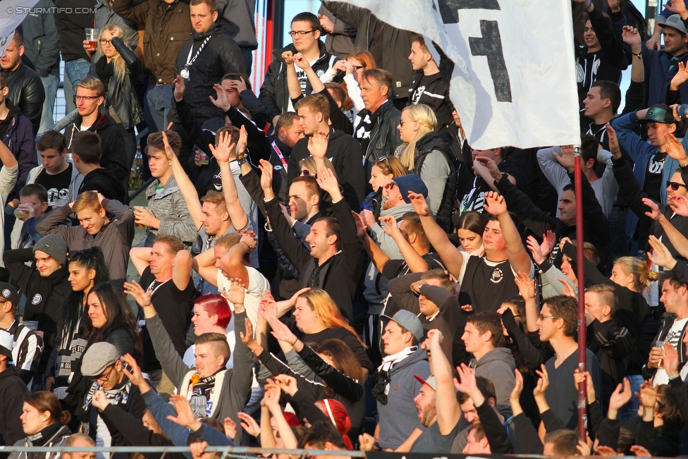 Admira Wacker - Sturm Graz
Oesterreichische Fussball Bundesliga, 10. Runde, FC Admira Wacker Moedling - SK Sturm Graz, Stadion Suedstadt Maria Enzersdorf, 27.09.2015. 

Foto zeigt Fans von Sturm
