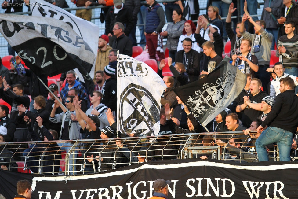 Admira Wacker - Sturm Graz
Oesterreichische Fussball Bundesliga, 10. Runde, FC Admira Wacker Moedling - SK Sturm Graz, Stadion Suedstadt Maria Enzersdorf, 27.09.2015. 

Foto zeigt Fans von Sturm
