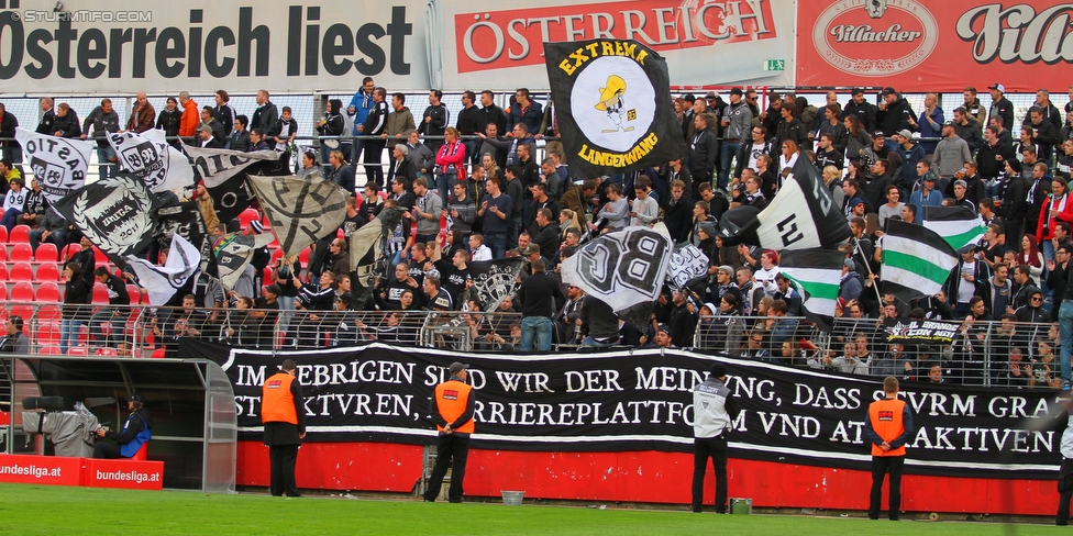 Admira Wacker - Sturm Graz
Oesterreichische Fussball Bundesliga, 10. Runde, FC Admira Wacker Moedling - SK Sturm Graz, Stadion Suedstadt Maria Enzersdorf, 27.09.2015. 

Foto zeigt Fans von Sturm
