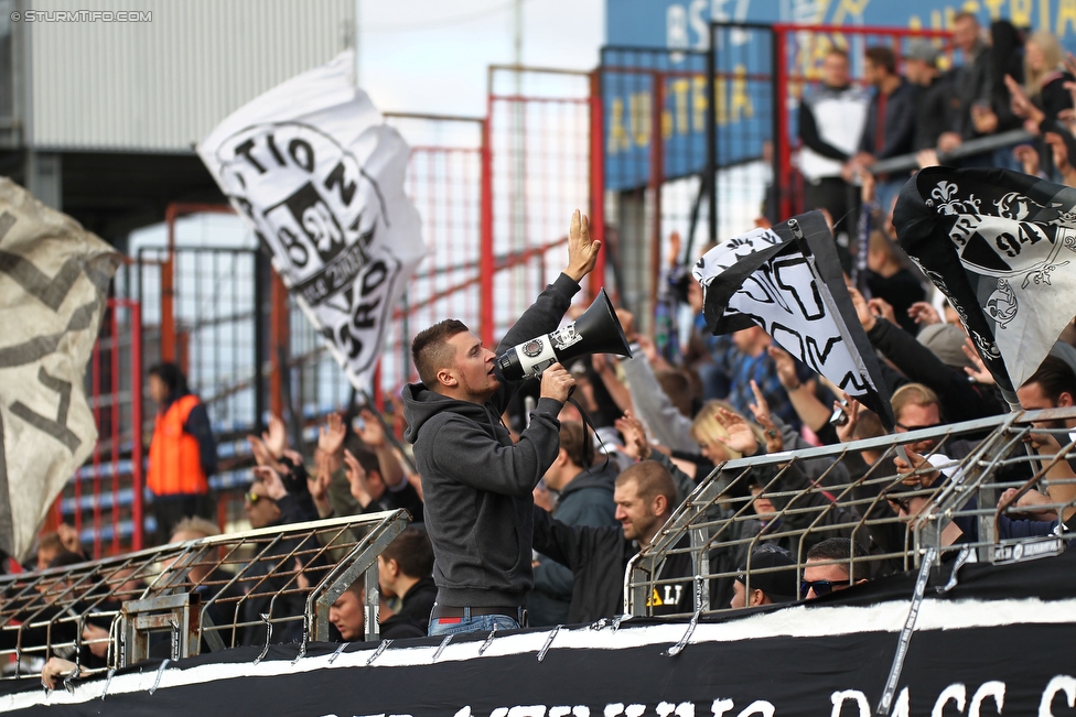 Admira Wacker - Sturm Graz
Oesterreichische Fussball Bundesliga, 10. Runde, FC Admira Wacker Moedling - SK Sturm Graz, Stadion Suedstadt Maria Enzersdorf, 27.09.2015. 

Foto zeigt Fans von Sturm
