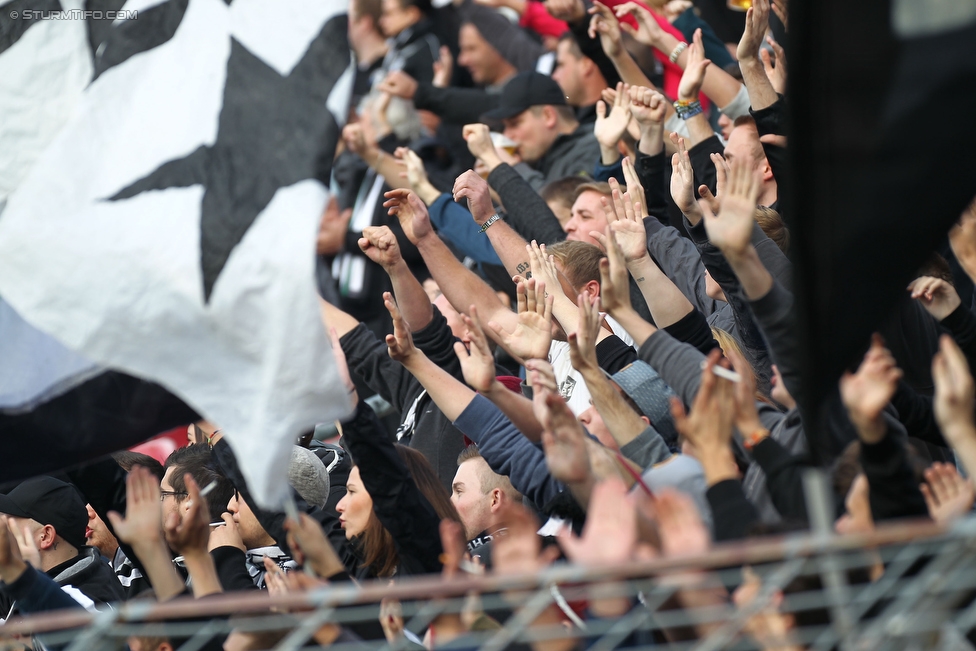 Admira Wacker - Sturm Graz
Oesterreichische Fussball Bundesliga, 10. Runde, FC Admira Wacker Moedling - SK Sturm Graz, Stadion Suedstadt Maria Enzersdorf, 27.09.2015. 

Foto zeigt Fans von Sturm
