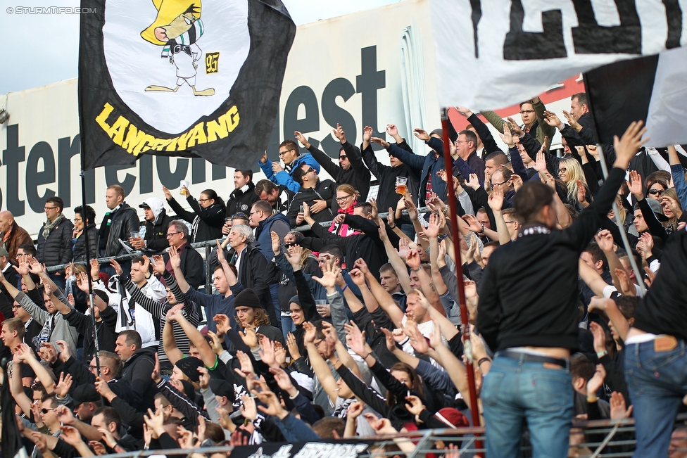 Admira Wacker - Sturm Graz
Oesterreichische Fussball Bundesliga, 10. Runde, FC Admira Wacker Moedling - SK Sturm Graz, Stadion Suedstadt Maria Enzersdorf, 27.09.2015. 

Foto zeigt Fans von Sturm
