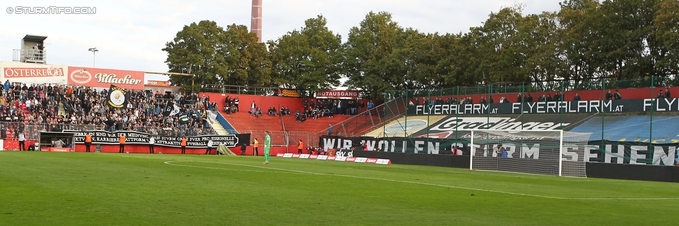 Admira Wacker - Sturm Graz
Oesterreichische Fussball Bundesliga, 10. Runde, FC Admira Wacker Moedling - SK Sturm Graz, Stadion Suedstadt Maria Enzersdorf, 27.09.2015. 

Foto zeigt Fans von Sturm
