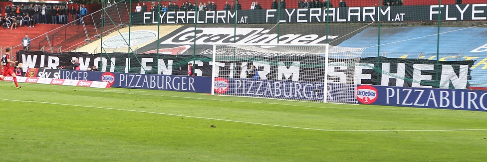 Admira Wacker - Sturm Graz
Oesterreichische Fussball Bundesliga, 10. Runde, FC Admira Wacker Moedling - SK Sturm Graz, Stadion Suedstadt Maria Enzersdorf, 27.09.2015. 

Foto zeigt Fans von Sturm
