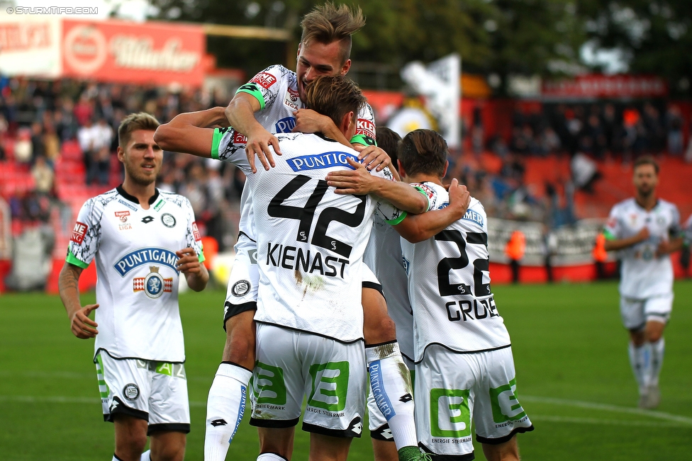 Admira Wacker - Sturm Graz
Oesterreichische Fussball Bundesliga, 10. Runde, FC Admira Wacker Moedling - SK Sturm Graz, Stadion Suedstadt Maria Enzersdorf, 27.09.2015. 

Foto zeigt Roman Kienast (Sturm), Donisi Avdijaj (Sturm) und Andreas Gruber (Sturm)
Schlüsselwörter: torjubel