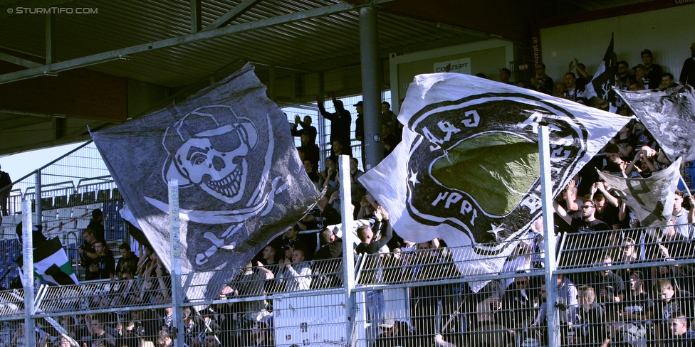 Groedig - Sturm Graz
Oesterreichische Fussball Bundesliga, 11. Runde, SV Groedig - SK Sturm Graz, Stadion Untersbergarena Groedig, 03.10.2015. 

Foto zeigt Fans von Sturm
