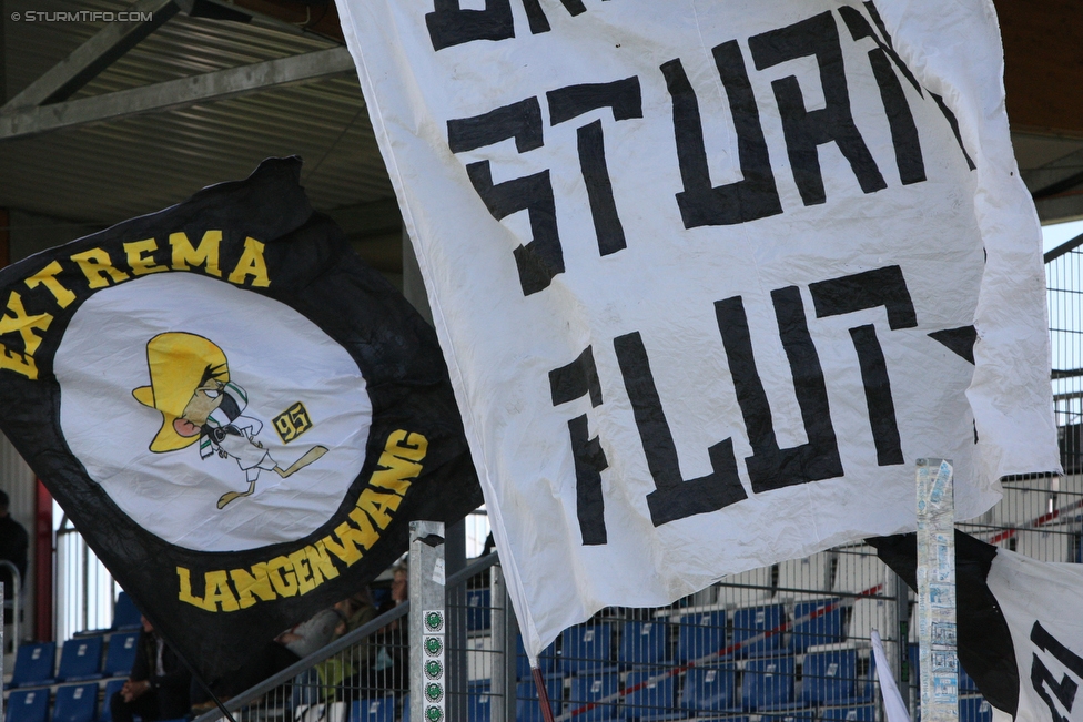 Groedig - Sturm Graz
Oesterreichische Fussball Bundesliga, 11. Runde, SV Groedig - SK Sturm Graz, Stadion Untersbergarena Groedig, 03.10.2015. 

Foto zeigt Fans von Sturm
