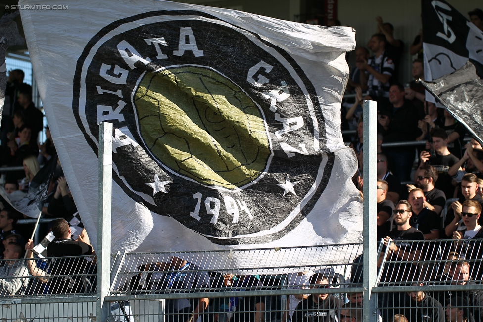 Groedig - Sturm Graz
Oesterreichische Fussball Bundesliga, 11. Runde, SV Groedig - SK Sturm Graz, Stadion Untersbergarena Groedig, 03.10.2015. 

Foto zeigt Fans von Sturm
