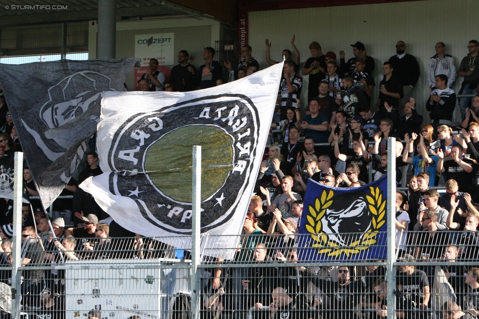 Groedig - Sturm Graz
Oesterreichische Fussball Bundesliga, 11. Runde, SV Groedig - SK Sturm Graz, Stadion Untersbergarena Groedig, 03.10.2015. 

Foto zeigt Fans von Sturm
