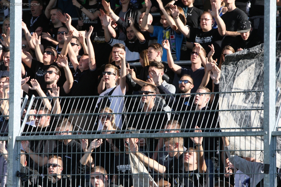 Groedig - Sturm Graz
Oesterreichische Fussball Bundesliga, 11. Runde, SV Groedig - SK Sturm Graz, Stadion Untersbergarena Groedig, 03.10.2015. 

Foto zeigt Fans von Sturm
