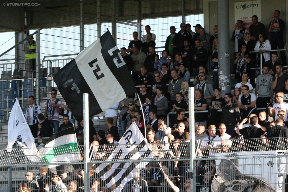 Groedig - Sturm Graz
Oesterreichische Fussball Bundesliga, 11. Runde, SV Groedig - SK Sturm Graz, Stadion Untersbergarena Groedig, 03.10.2015. 

Foto zeigt Fans von Sturm
