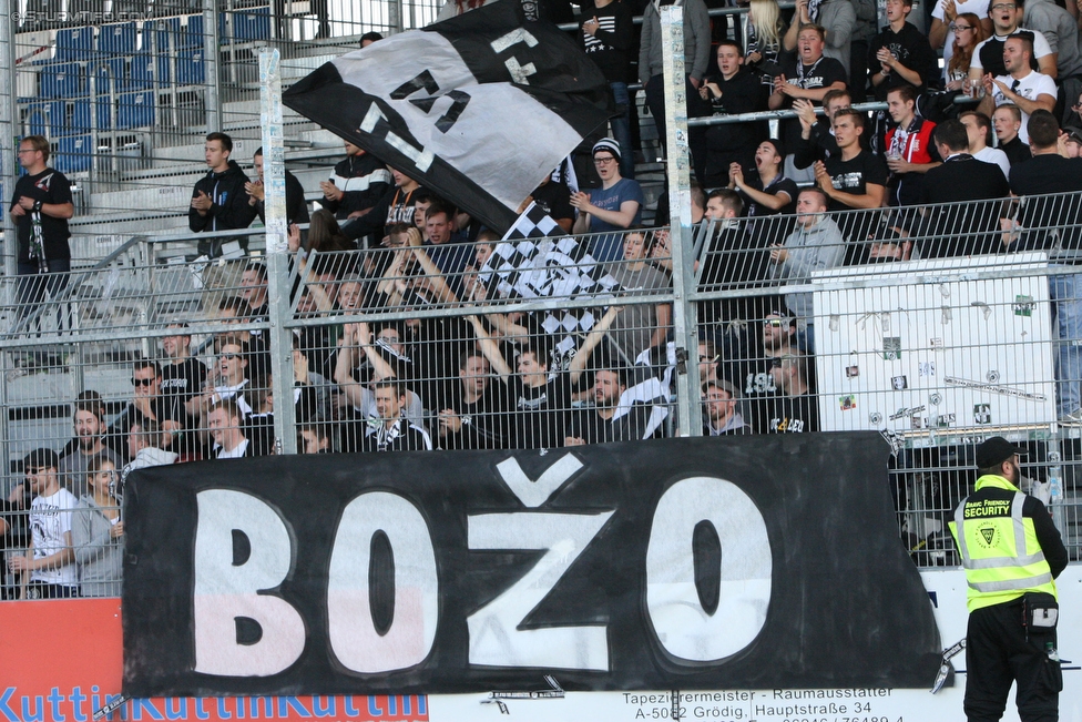 Groedig - Sturm Graz
Oesterreichische Fussball Bundesliga, 11. Runde, SV Groedig - SK Sturm Graz, Stadion Untersbergarena Groedig, 03.10.2015. 

Foto zeigt Fans von Sturm
