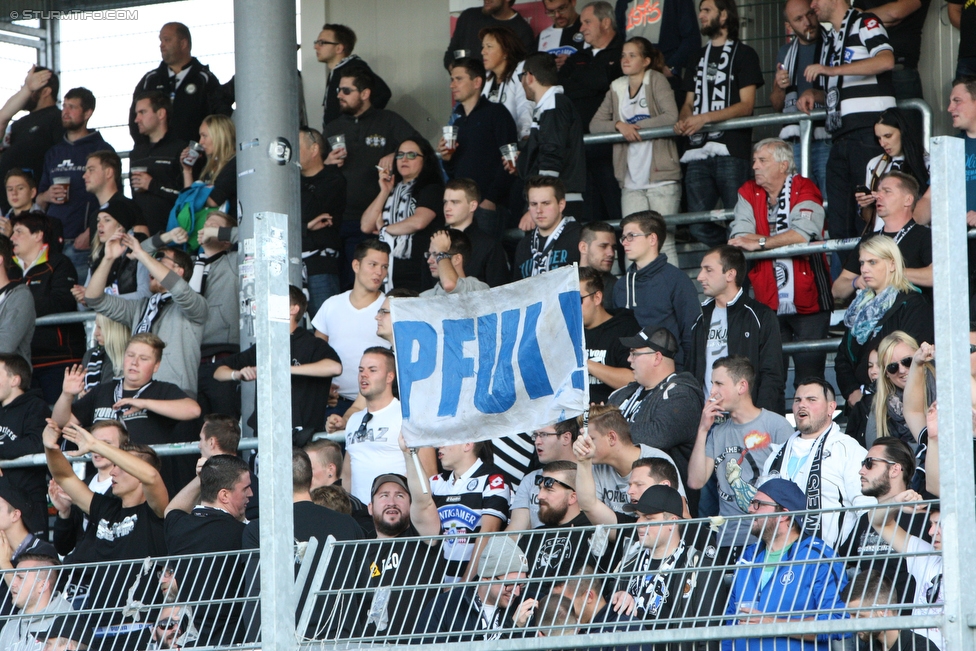 Groedig - Sturm Graz
Oesterreichische Fussball Bundesliga, 11. Runde, SV Groedig - SK Sturm Graz, Stadion Untersbergarena Groedig, 03.10.2015. 

Foto zeigt Fans von Sturm
