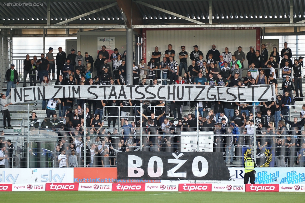 Groedig - Sturm Graz
Oesterreichische Fussball Bundesliga, 11. Runde, SV Groedig - SK Sturm Graz, Stadion Untersbergarena Groedig, 03.10.2015. 

Foto zeigt Fans von Sturm
