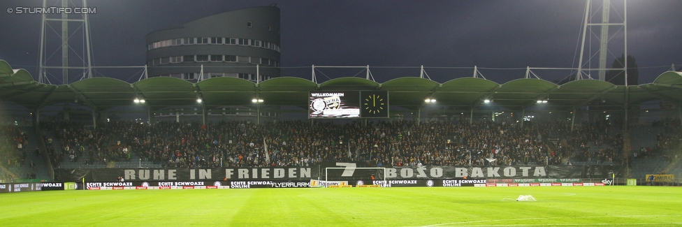 Sturm Graz - Altach
Oesterreichische Fussball Bundesliga, 12. Runde, SK Sturm Graz - SC Rheindorf Altach, Stadion Liebenau Graz, 17.10.2015. 

Foto zeigt Fans von Sturm mit einem Spruchband fuer Bozo Bakota (ehem. Spieler Sturm)
