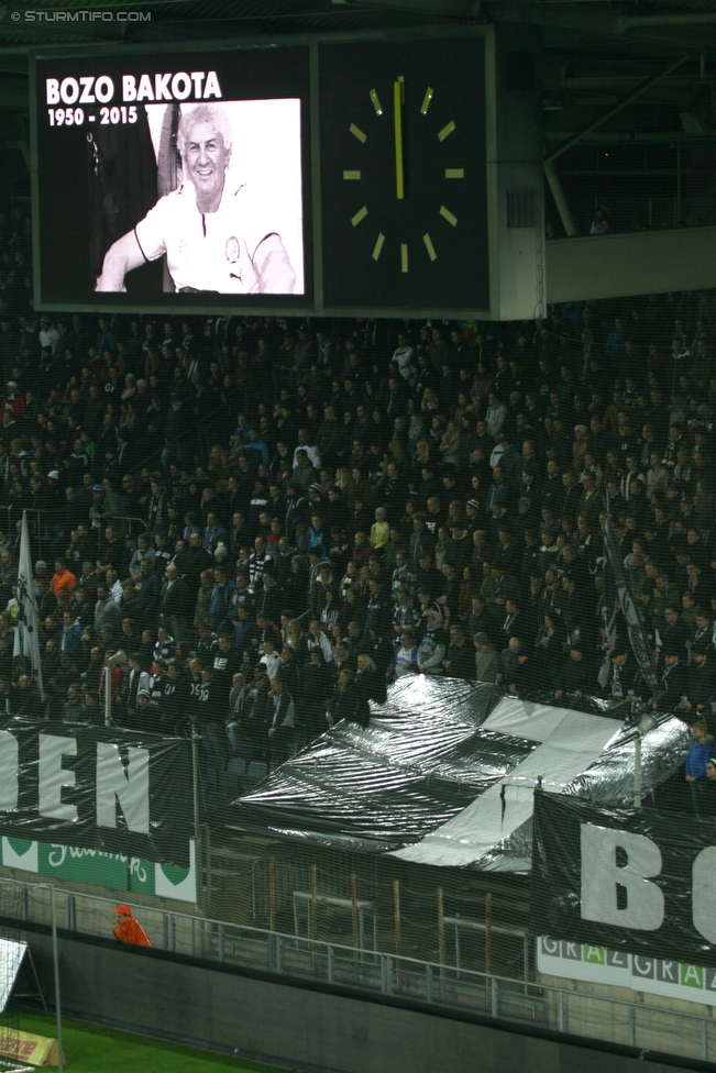 Sturm Graz - Altach
Oesterreichische Fussball Bundesliga, 12. Runde, SK Sturm Graz - SC Rheindorf Altach, Stadion Liebenau Graz, 17.10.2015. 

Foto zeigt Fans von Sturm mit einem Spruchband fuer Bozo Bakota (ehem. Spieler Sturm)
