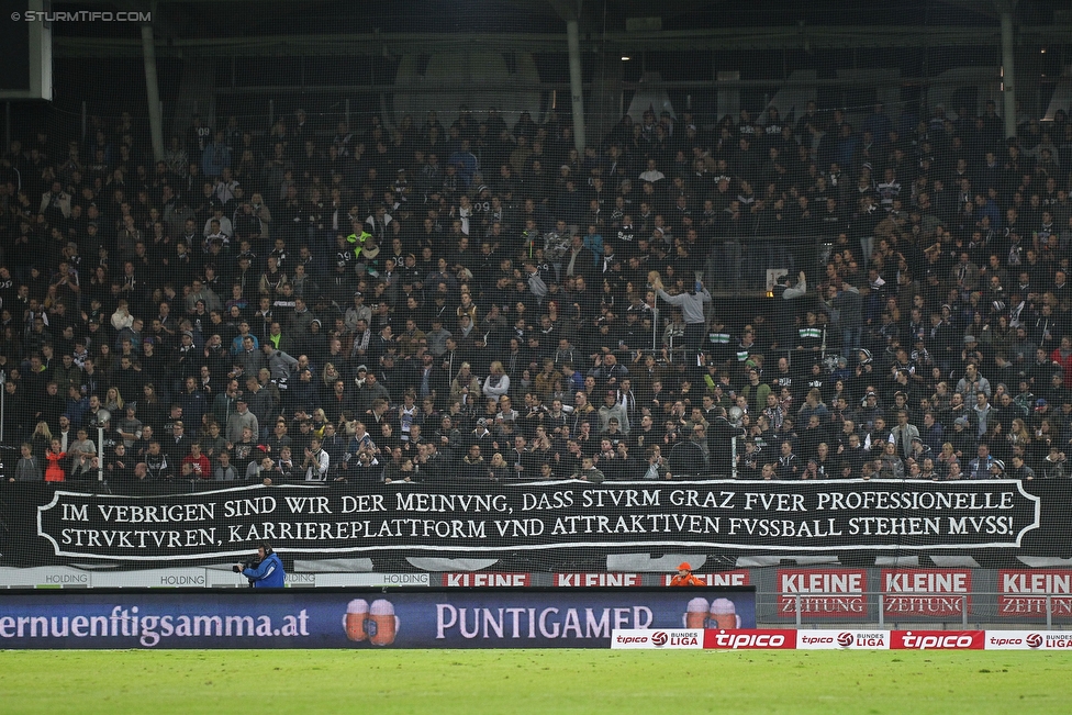 Sturm Graz - Altach
Oesterreichische Fussball Bundesliga, 12. Runde, SK Sturm Graz - SC Rheindorf Altach, Stadion Liebenau Graz, 17.10.2015. 

Foto zeigt Fans von Sturm mit einem Spruchband
Schlüsselwörter: protest