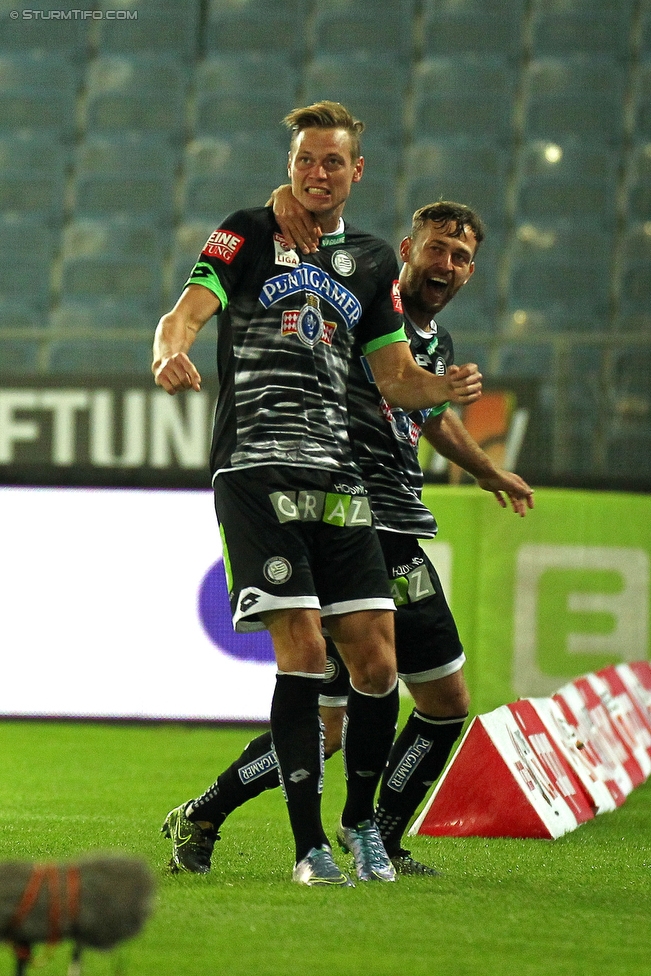 Sturm Graz - Altach
Oesterreichische Fussball Bundesliga, 12. Runde, SK Sturm Graz - SC Rheindorf Altach, Stadion Liebenau Graz, 17.10.2015. 

Foto zeigt Roman Kienast (Sturm) und Michael Madl (Sturm)
Schlüsselwörter: torjubel