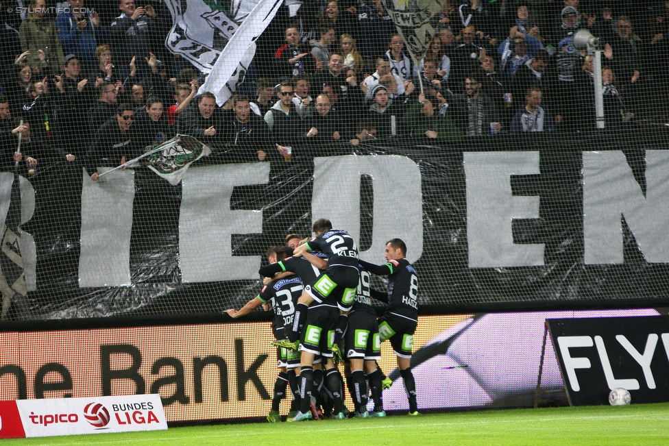 Sturm Graz - Altach
Oesterreichische Fussball Bundesliga, 12. Runde, SK Sturm Graz - SC Rheindorf Altach, Stadion Liebenau Graz, 17.10.2015. 

Foto zeigt die Mannschaft von Sturm und Fans von Sturm
Schlüsselwörter: torjubel