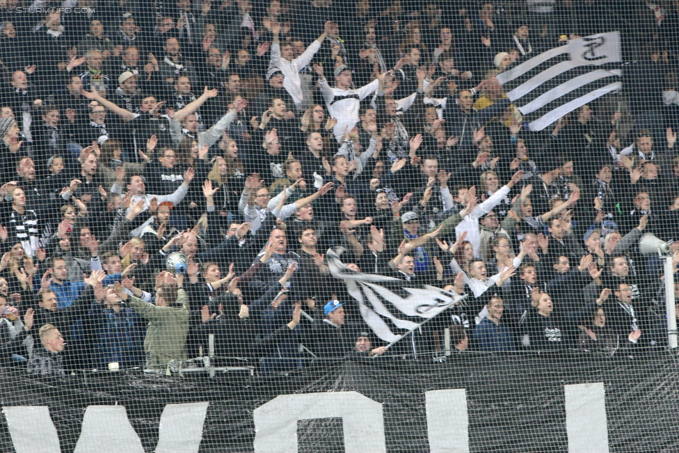 Sturm Graz - Wolfsberg
Oesterreichische Fussball Bundesliga, 13. Runde, SK Sturm Graz - Wolfsburger AC, Stadion Liebenau Graz, 24.10.2015. 

Foto zeigt Fans von Sturm
