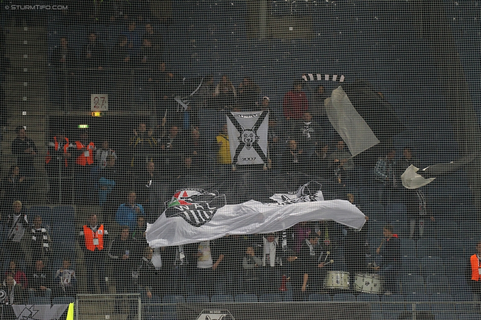 Sturm Graz - Wolfsberg
Oesterreichische Fussball Bundesliga, 13. Runde, SK Sturm Graz - Wolfsburger AC, Stadion Liebenau Graz, 24.10.2015. 

Foto zeigt Fans von Wolfsberg
