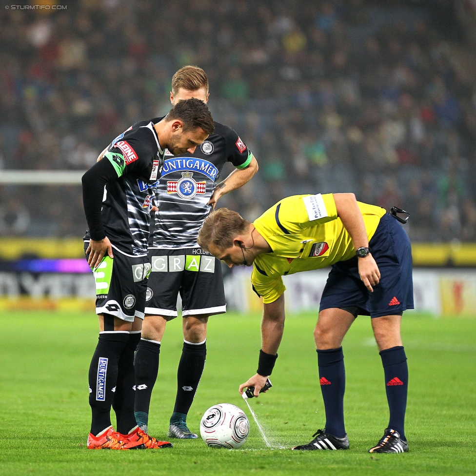 Sturm Graz - Wolfsberg
Oesterreichische Fussball Bundesliga, 13. Runde, SK Sturm Graz - Wolfsburger AC, Stadion Liebenau Graz, 24.10.2015. 

Foto zeigt Daniel Offenbacher (Sturm), Thorsten Schick (Sturm) und Schiedsrichter Oliver Drachta
