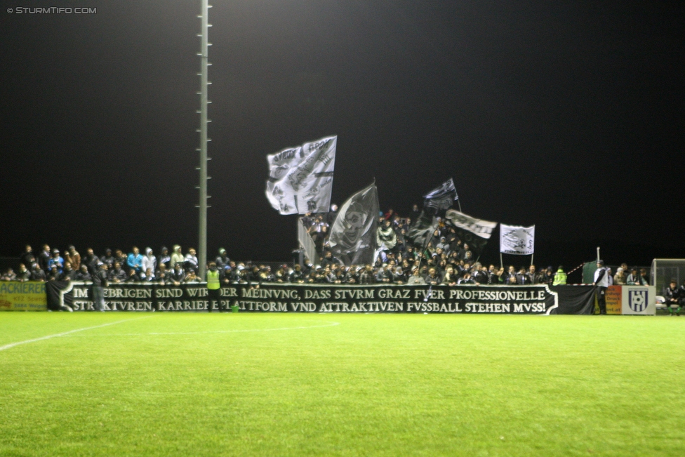 Ebreichsdorf - Sturm Graz
OEFB Cup, Achtelfinale, ASK Ebreichsdorf - SK Sturm Graz, Sportzentrum Weigelsdorf, 27.10.2015. 

Foto zeigt Fans von Sturm
