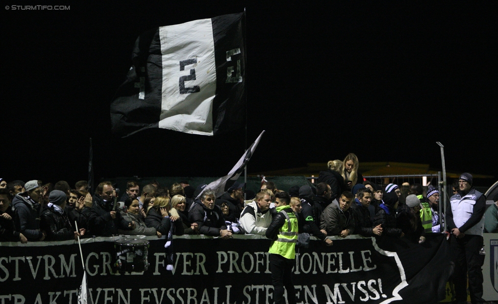 Ebreichsdorf - Sturm Graz
OEFB Cup, Achtelfinale, ASK Ebreichsdorf - SK Sturm Graz, Sportzentrum Weigelsdorf, 27.10.2015. 

Foto zeigt Fans von Sturm
