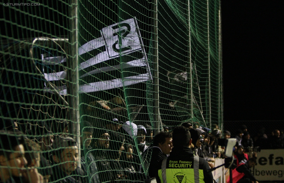 Ebreichsdorf - Sturm Graz
OEFB Cup, Achtelfinale, ASK Ebreichsdorf - SK Sturm Graz, Sportzentrum Weigelsdorf, 27.10.2015. 

Foto zeigt Fans von Sturm
