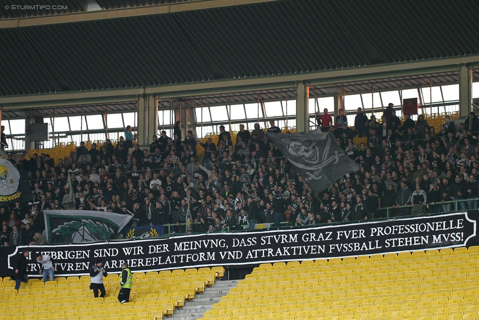 Rapid Wien - Sturm Graz
Oesterreichische Fussball Bundesliga, 14. Runde, SK Rapid Wien - SK Sturm Graz, Ernst Happel Stadion Wien, 31.10.2015. 

Foto zeigt Fans von Sturm mit einem Spruchband
Schlüsselwörter: protest