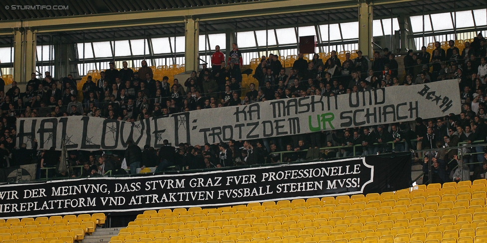 Rapid Wien - Sturm Graz
Oesterreichische Fussball Bundesliga, 14. Runde, SK Rapid Wien - SK Sturm Graz, Ernst Happel Stadion Wien, 31.10.2015. 

Foto zeigt Fans von Sturm mit einem Spruchband
Schlüsselwörter: protest