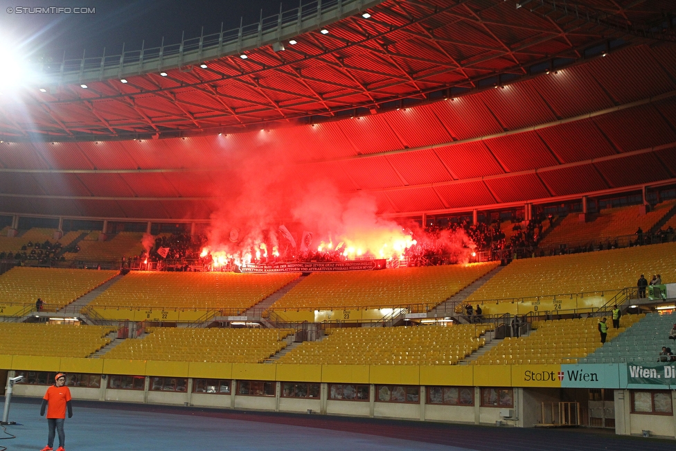 Rapid Wien - Sturm Graz
Oesterreichische Fussball Bundesliga, 14. Runde, SK Rapid Wien - SK Sturm Graz, Ernst Happel Stadion Wien, 31.10.2015. 

Foto zeigt Fans von Sturm
Schlüsselwörter: pyrotechnik