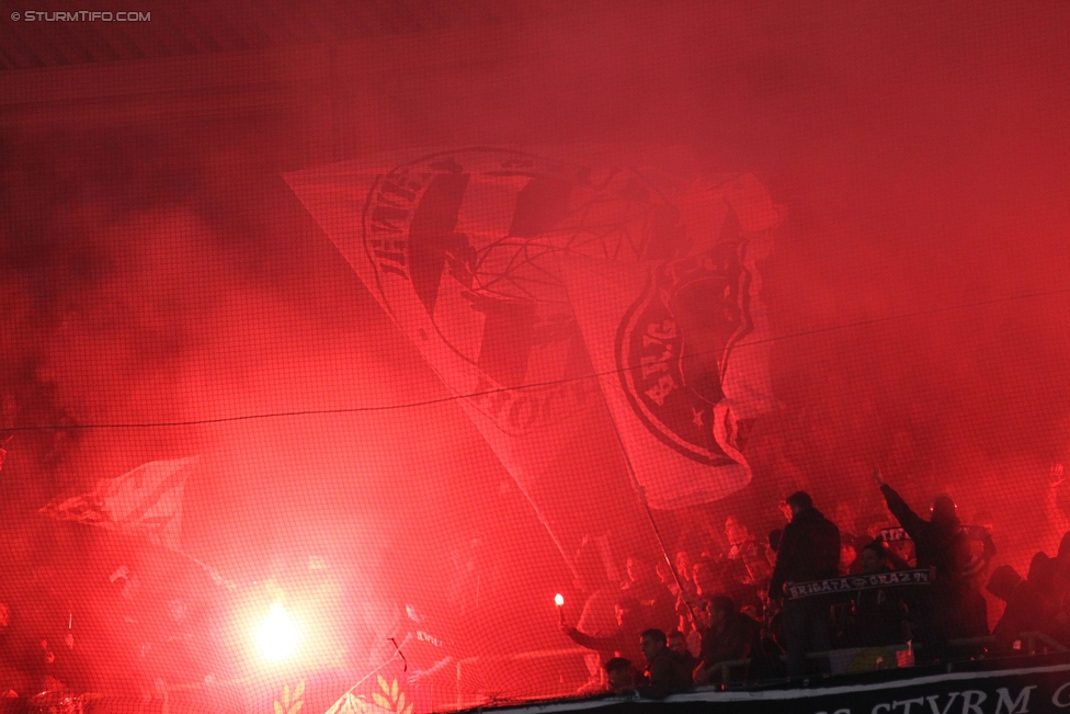 Rapid Wien - Sturm Graz
Oesterreichische Fussball Bundesliga, 14. Runde, SK Rapid Wien - SK Sturm Graz, Ernst Happel Stadion Wien, 31.10.2015. 

Foto zeigt Fans von Sturm
Schlüsselwörter: pyrotechnik