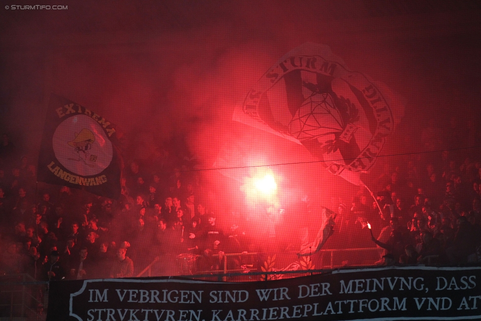 Rapid Wien - Sturm Graz
Oesterreichische Fussball Bundesliga, 14. Runde, SK Rapid Wien - SK Sturm Graz, Ernst Happel Stadion Wien, 31.10.2015. 

Foto zeigt Fans von Sturm
Schlüsselwörter: pyrotechnik