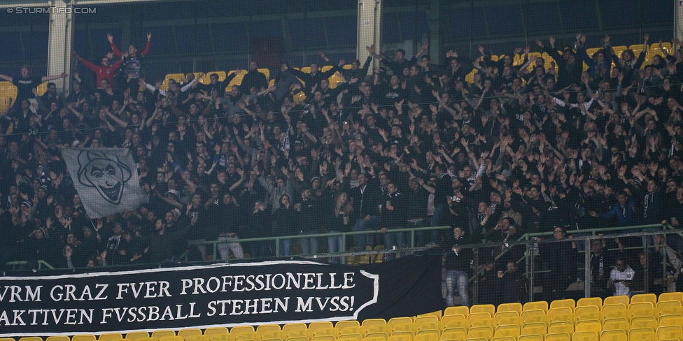 Rapid Wien - Sturm Graz
Oesterreichische Fussball Bundesliga, 14. Runde, SK Rapid Wien - SK Sturm Graz, Ernst Happel Stadion Wien, 31.10.2015. 

Foto zeigt Fans von Sturm
