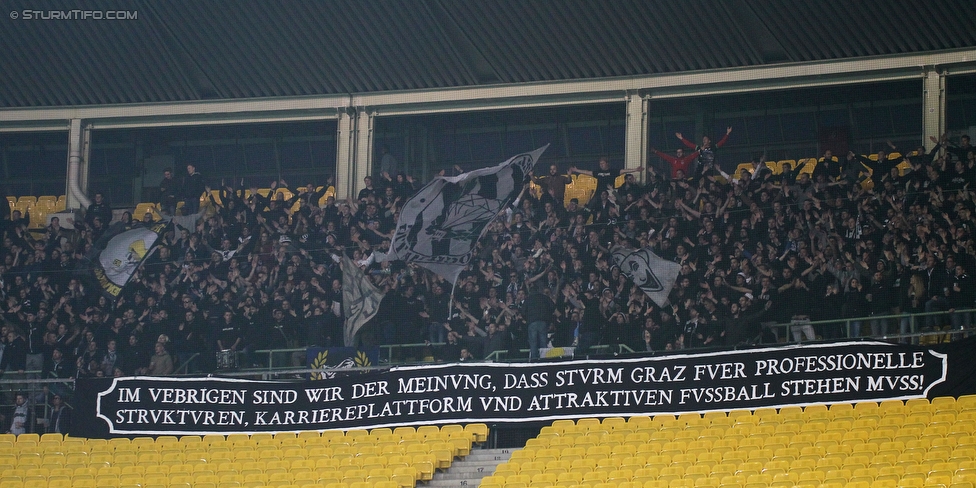 Rapid Wien - Sturm Graz
Oesterreichische Fussball Bundesliga, 14. Runde, SK Rapid Wien - SK Sturm Graz, Ernst Happel Stadion Wien, 31.10.2015. 

Foto zeigt Fans von Sturm
