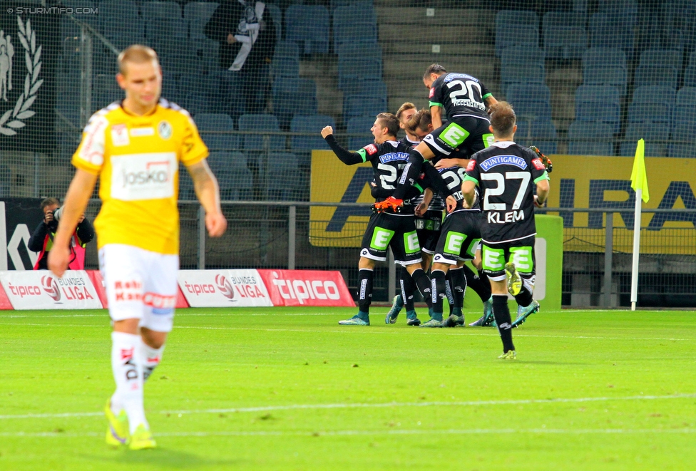 Sturm Graz - Ried
Oesterreichische Fussball Bundesliga, 15. Runde, SK Sturm Graz - SV Ried, Stadion Liebenau Graz, 07.11.2015. 

Foto zeigt die Mannschaft von Sturm
Schlüsselwörter: torjubel