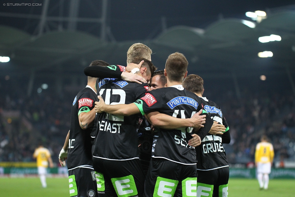 Sturm Graz - Ried
Oesterreichische Fussball Bundesliga, 15. Runde, SK Sturm Graz - SV Ried, Stadion Liebenau Graz, 07.11.2015. 

Foto zeigt die Mannschaft von Sturm
Schlüsselwörter: torjubel