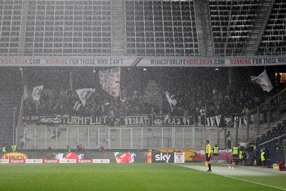 Salzburg - Sturm Graz
Oesterreichische Fussball Bundesliga, 16. Runde, RB Salzburg - SK Sturm Graz, Stadion Wals-Siebenheim, 22.11.2015. 

Foto zeigt Fans von Sturm
Schlüsselwörter: wetter