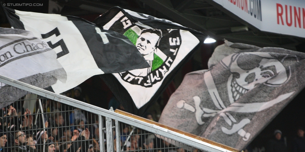 Salzburg - Sturm Graz
Oesterreichische Fussball Bundesliga, 16. Runde, RB Salzburg - SK Sturm Graz, Stadion Wals-Siebenheim, 22.11.2015. 

Foto zeigt Fans von Sturm
