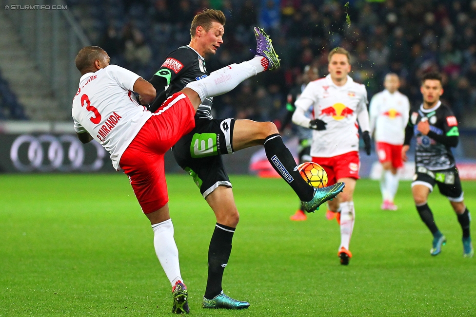 Salzburg - Sturm Graz
Oesterreichische Fussball Bundesliga, 16. Runde, RB Salzburg - SK Sturm Graz, Stadion Wals-Siebenheim, 22.11.2015. 

Foto zeigt Paula Miranda (Salzburg) und Roman Kienast (Sturm)
