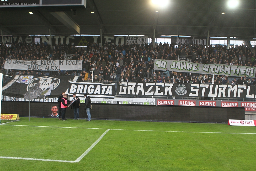 Sturm Graz - Mattersburg
Oesterreichische Fussball Bundesliga, 17. Runde, SK Sturm Graz - SV Mattersburg, Stadion Liebenau Graz, 28.11.2015. 

Foto zeigt Fans von Sturm mit einem Spruchband
