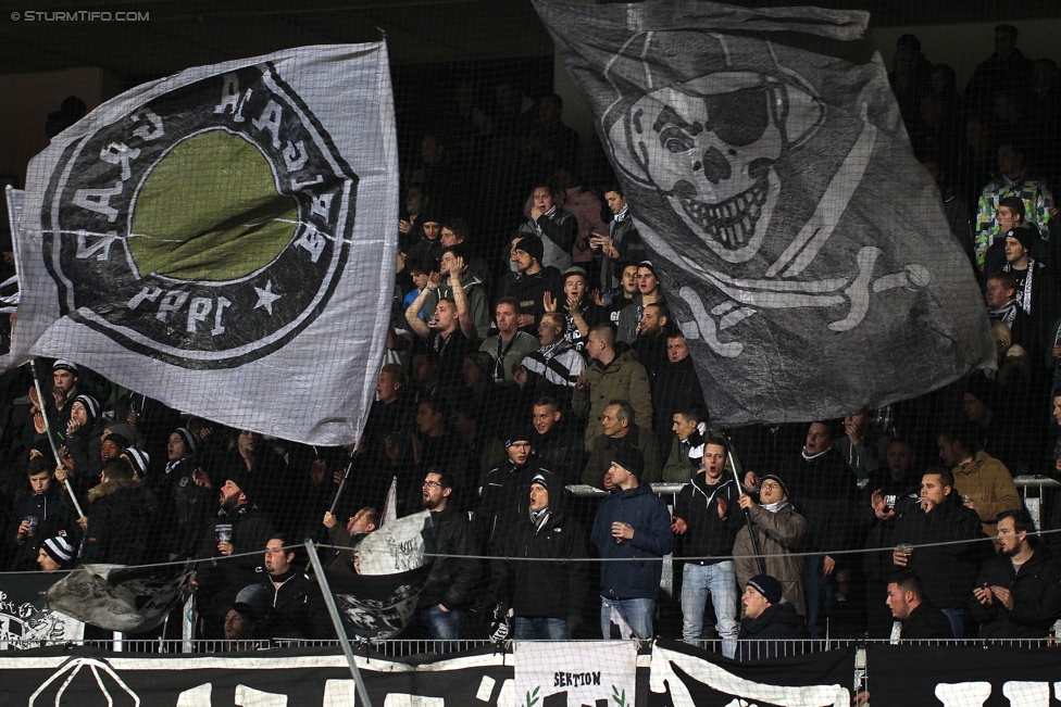 Austria Wien - Sturm Graz
Oesterreichische Fussball Bundesliga, 18. Runde, FK Austria Wien - SK Sturm Graz, Franz-Horr-Stadion Wien, 02.12.2015. 

Foto zeigt Fans von Sturm
