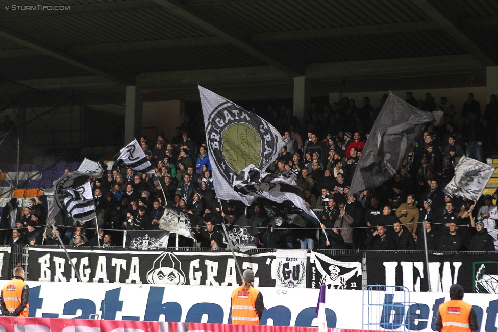 Austria Wien - Sturm Graz
Oesterreichische Fussball Bundesliga, 18. Runde, FK Austria Wien - SK Sturm Graz, Franz-Horr-Stadion Wien, 02.12.2015. 

Foto zeigt Fans von Sturm
